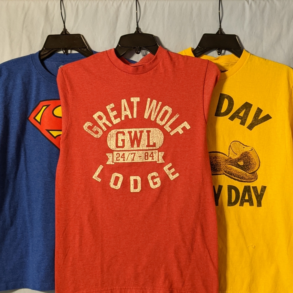 3 t-shirts